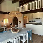 Сasa de vacaciones On The Seaside With Pool In Valmer *