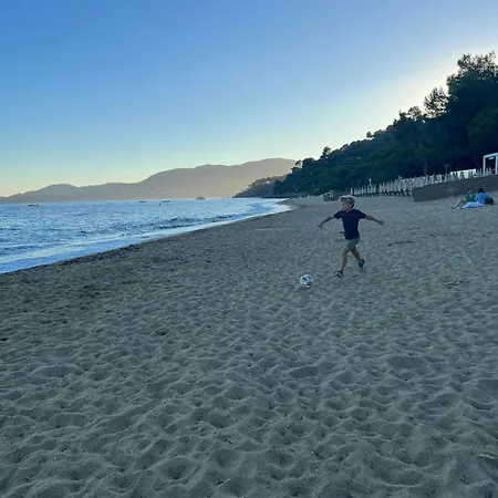 בית נופש On The Seaside With Pool In Valmer לה קרואה-ואלמר
