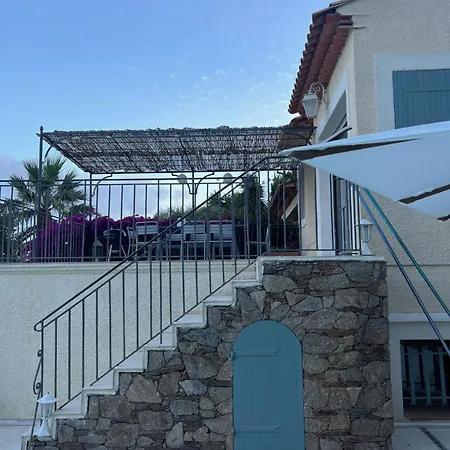 בית נופש On The Seaside With Pool In Valmer לה קרואה-ואלמר