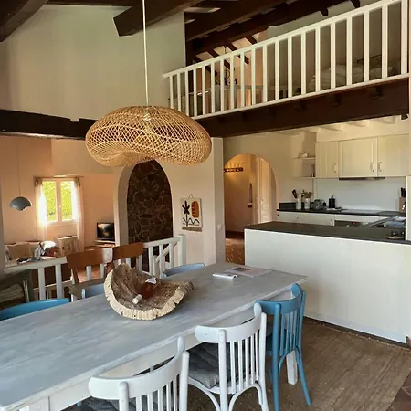 בית נופש On The Seaside With Pool In Valmer