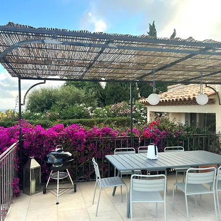 On The Seaside With Pool In Valmer לה קרואה-ואלמר